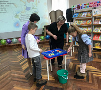 «Любимых книг листая страницы»: поэтическая карусель