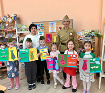 Занятие в кружке «Гармония»: творческая карусель